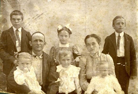 http://mediasvc.ancestry.com/image/2b8d4686-47d1-4313-b33d-bc5e825ae584.jpg?Client=Trees&NamespaceID=1093