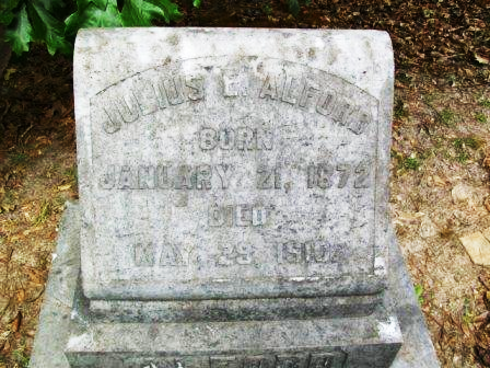 https://s3-us-west-2.amazonaws.com/find-a-grave-prod/photos/2010/175/48431583_127752348439.jpg