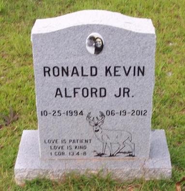 https://s3-us-west-2.amazonaws.com/find-a-grave-prod/photos/2014/268/136080960_1411760865.jpg