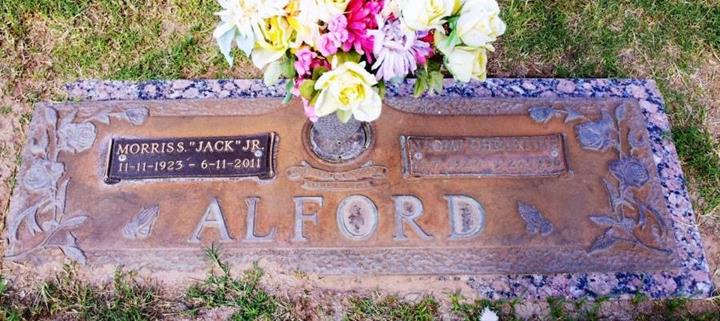 http://image2.findagrave.com/photos/2013/227/106127923_137668961564.jpg