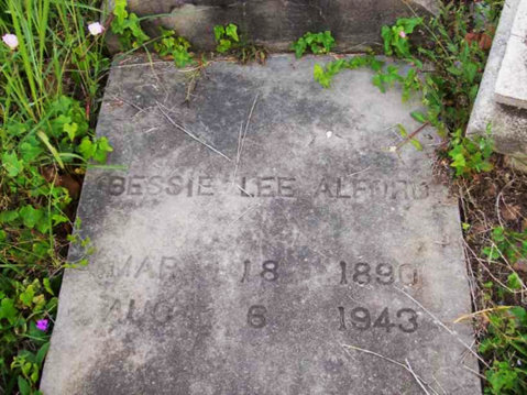 https://images.findagrave.com/photos/2008/137/26873067_121105776357.jpg