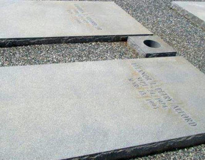 http://image2.findagrave.com/photos/2013/189/101562754_137339073396.jpg