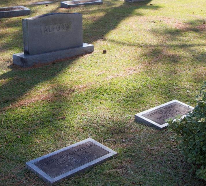 https://s3-us-west-2.amazonaws.com/find-a-grave-prod/photos/2016/307/130295842_1478206619.jpg