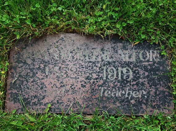 http://image2.findagrave.com/photos/2013/304/92059972_138332943994.jpg