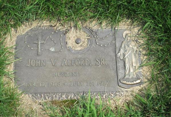 https://s3-us-west-2.amazonaws.com/find-a-grave-prod/photos/2015/182/148551387_1435885016.jpg