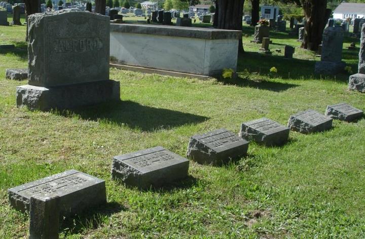 http://image2.findagrave.com/photos/2013/125/110119077_136788839080.jpg