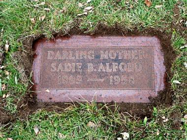 http://image2.findagrave.com/photos/2011/322/79842524_132175255581.jpg