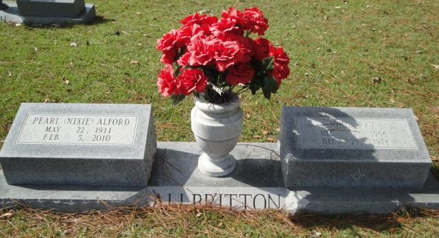 http://image2.findagrave.com/photos/2012/298/47711765_135120522117.jpg