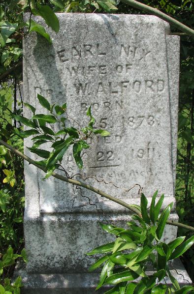 http://image2.findagrave.com/photos/2005/212/5197673_112294354126.jpg