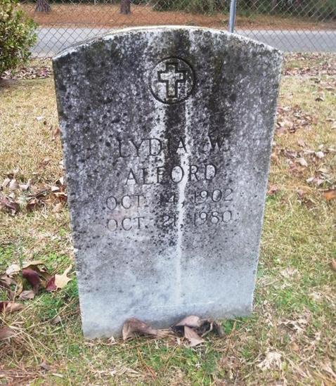 https://images.findagrave.com/photos/2014/328/139214331_1416925148.jpg