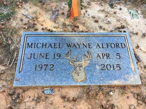 https://s3-us-west-2.amazonaws.com/find-a-grave-prod/photos/2016/317/144729393_1479071486.jpg