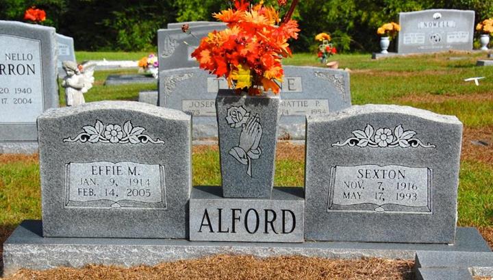 https://s3-us-west-2.amazonaws.com/find-a-grave-prod/photos/2014/275/136337637_1412388359.jpg