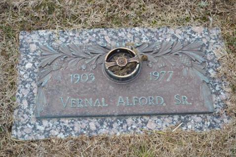 http://image2.findagrave.com/photos/2014/16/119825012_1389998396.jpg