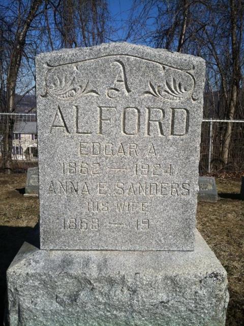 https://s3-us-west-2.amazonaws.com/find-a-grave-prod/photos/2015/90/64771440_1427921713.jpg