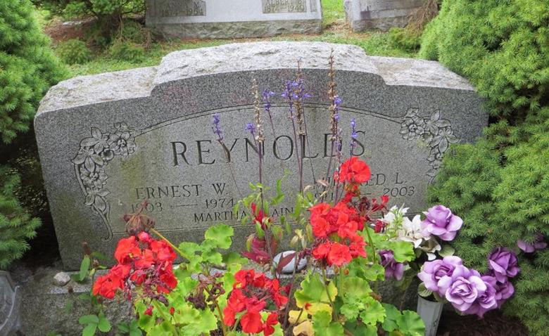 http://image2.findagrave.com/photos/2015/260/137098026_1442607526.jpg