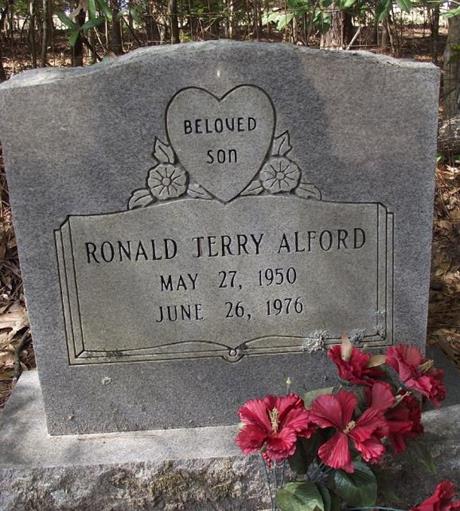 http://image2.findagrave.com/photos/2014/76/125754709_1395142449.jpg