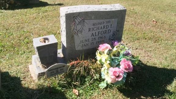 http://image2.findagrave.com/photos/2013/312/115328540_138405386060.jpg