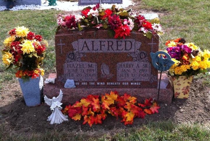 http://image2.findagrave.com/photos/2013/245/24934854_137826652296.jpg