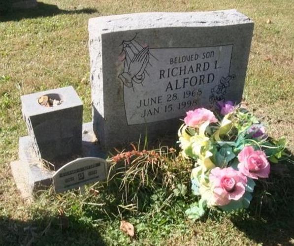 http://image2.findagrave.com/photos/2013/312/115328540_138405386060.jpg