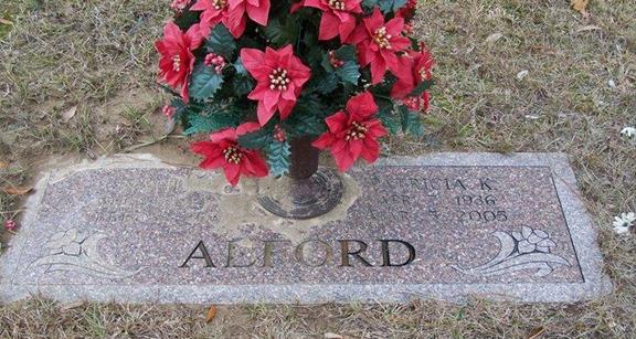 http://image2.findagrave.com/photos/2013/47/48269473_136110798441.jpg