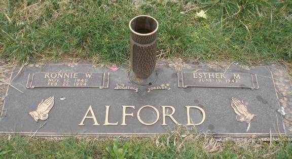http://image2.findagrave.com/photos/2013/69/85093920_136304778320.jpg