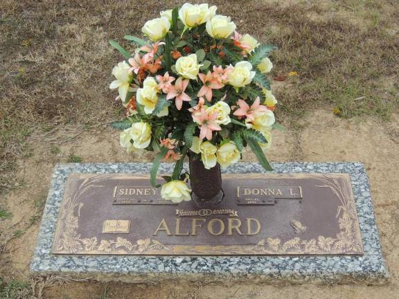 http://image2.findagrave.com/photos/2013/324/115423432_138506109395.jpg