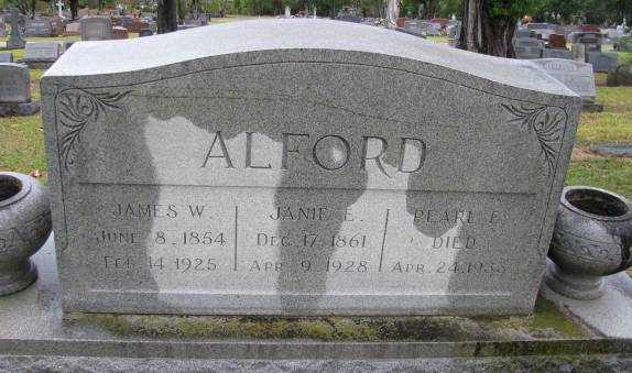 http://image2.findagrave.com/photos/2011/332/81083504_132259473970.jpg