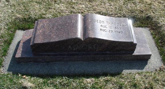 http://image2.findagrave.com/photos/2013/104/64718054_136608740515.jpg
