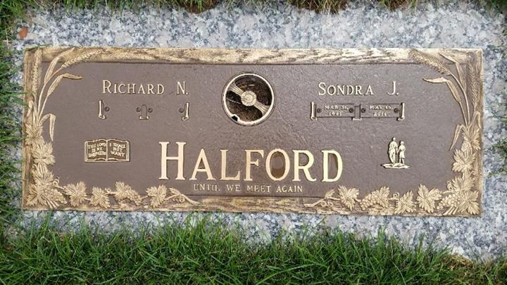 Larger memorial image loading...