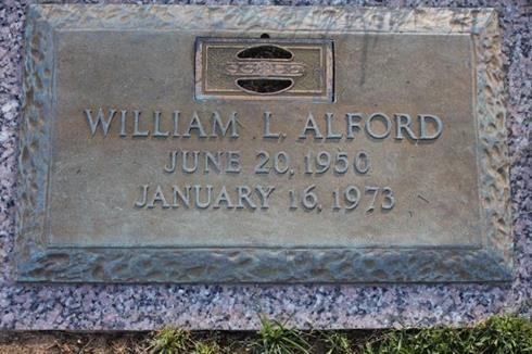 https://images.findagrave.com/photos/2013/149/111011315_136996335369.jpg